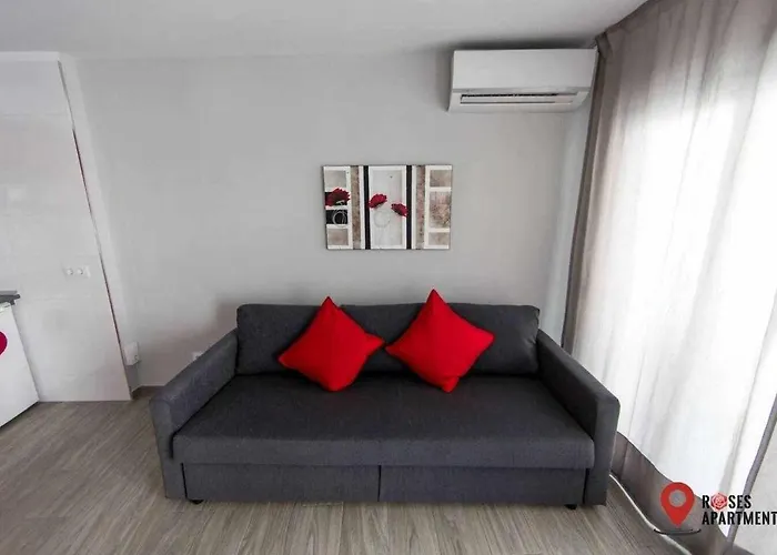 Roses Apartments Red Loft Vista Mar Lateral